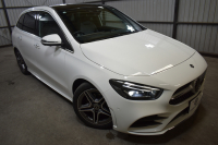 メルセデスベンツ Bクラス B180 AMGﾗｲﾝ AMGﾚｻﾞｰｴｸｽｸﾙｰｼﾌﾞP ｱﾄﾞﾊﾞﾝｽﾄﾞP ﾚｰﾀﾞｰSP 1ｵｰﾅｰ車両 MEｺﾈ MBUXｼｽﾃﾑ ﾊﾟﾉﾗﾏR ﾋｰﾀｰ付黒灰革 ACC BSM Lﾁｪﾝｼﾞ AMGｴｱﾛ18AW ﾏﾙﾁLED HUD 対話式ﾅﾋﾞTV 360ｶﾒﾗ 2年保証