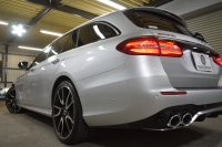 AMG Eクラス E53 4ﾏﾁｯｸ+ ﾜｺﾞﾝ ｴｸｽｸﾙｰｼﾌﾞ ﾚｰﾀﾞｰｾｰﾌﾃｨP 1ｵｰﾅｰ ﾊﾟﾉﾗﾏｻﾝﾙｰﾌ ﾌﾞﾙﾒｽﾀｰ ﾋｰﾀｰｸｰﾗｰ黒革 ｼﾙﾊﾞｰｽﾃｯﾁ内装 ﾃﾞｨｽﾄﾛ BSM Lﾁｪﾝｼﾞ AMGｴｱﾛ20AW PTS MEｺﾈｸﾄ HUD ﾌｯﾄｹﾞｰﾄ 地ﾃﾞｼﾞﾅﾋﾞ 360ｶﾒﾗ 2年保証