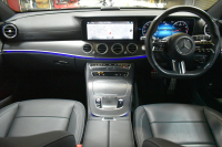 メルセデスベンツ Eクラス E200 ｽﾎﾟｰﾂ 1ｵﾅ ｴｸｽｸﾙｰｼﾌﾞP AMGﾗｲﾝｲﾝﾃﾘｱP ﾚｰﾀﾞｰｾｰﾌﾃｨP 後期型 MEｺﾈｸﾄ 燃費12.8KM 全席ﾋｰﾀｰ黒革 ﾃﾞｨｽﾄﾛ BSM Lﾁｪﾝｼﾞ AMGｴｱﾛ19AW ｷｰﾚｽGO ﾊﾟｰｸﾄﾛ HUD ﾌﾞﾙﾒS ﾏﾙﾁｶﾗｰｱﾝﾋﾞｴﾝﾄ 対話式ﾅﾋﾞ 360ｶﾒﾗ 2年保証