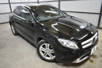 メルセデスベンツ GLA GLA250 4ﾏﾁｯｸ ﾚｻﾞｰｴｸｽｸﾙｰｼﾌﾞ ﾊﾞﾘｭｰPﾌﾟﾗｽ ﾚｰﾀﾞｰSP ﾋｰﾀｰ黒革 ﾃﾞｨｽﾄﾛﾆｯｸﾌﾟﾗｽ ﾌﾞﾗｲﾝﾄﾞｽﾎﾟｯﾄ  電動Rｹﾞｰﾄ ﾊﾟｰｸﾄﾛ harman/kardon ｷｾﾉﾝ 地ﾃﾞｼﾞBｶﾒﾗ 2年保証