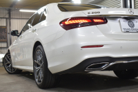 メルセデスベンツ Eクラス E200 ｽﾎﾟｰﾂ ｴｸｽｸﾙｰｼﾌﾞAMGﾗｲﾝｲﾝﾃﾘｱP ﾚｰﾀﾞｰｾｰﾌﾃｨP 後期型 MEｺﾈｸﾄ 燃費13.1KM 全席ﾋｰﾀｰ黒革 ﾃﾞｨｽﾄﾛ BSM Lﾁｪﾝｼﾞ AMGｴｱﾛ19AW ｷｰﾚｽGO ﾊﾟｰｸﾄﾛ HUD ﾌﾞﾙﾒS ﾏﾙﾁｶﾗｰｱﾝﾋﾞｴﾝﾄ 対話式ﾅﾋﾞ 360ｶﾒﾗ 2年保証