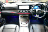 メルセデスベンツ Eクラス E200 ｽﾎﾟｰﾂ ｴｸｽｸﾙｰｼﾌﾞAMGﾗｲﾝｲﾝﾃﾘｱP ﾚｰﾀﾞｰｾｰﾌﾃｨP 1ｵｰﾅｰ 後期型 MEｺﾈｸﾄ 燃費13.1KM 全席ﾋｰﾀｰ黒革 ﾃﾞｨｽﾄﾛ BSM Lﾁｪﾝｼﾞ AMGｴｱﾛ19AW ｷｰﾚｽGO ﾊﾟｰｸﾄﾛ HUD ﾌﾞﾙﾒS ﾏﾙﾁｶﾗｰｱﾝﾋﾞｴﾝﾄ 対話式ﾅﾋﾞ 360ｶﾒﾗ 2年保証