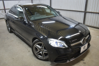 メルセデスベンツ Cクラス C200 ﾛｰﾚｳｽｴﾃﾞｨｼｮﾝ ｽﾎﾟｰﾂ＋P ﾚｰﾀﾞｰｾｰﾌﾃｨP 最終特別仕様 MEｺﾈ BSG搭載 ﾋｰﾀｰ黒革 ﾃﾞｨｽﾄﾛ BSM Lｷｰﾌﾟ AMGｴｱﾛ18AW 液晶ﾒｰﾀｰ HUD 地ﾃﾞｼﾞﾅﾋﾞ ﾊﾞｯｸｶﾒﾗ 2年保証