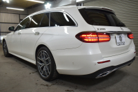 メルセデスベンツ Eクラス E200 ｽﾎﾟｰﾂ BSG搭載 ｴｸｽｸﾙｰｼﾌﾞP AMGﾗｲﾝｲﾝﾃﾘｱP ﾚｰﾀﾞｰｾｰﾌﾃｨP 後期型 ﾊﾟﾉﾗﾏｻﾝﾙｰﾌ 革 ﾌﾞﾙﾒｽﾀｰ HUD ｴｱﾊﾞﾗﾝｽP ﾊﾟﾜｰﾄﾗﾝｸ AMGｴｱﾛ19AW MBUXARﾅﾋﾞTV 360ｶﾒﾗ ﾜｲﾔﾚｽﾁｬｰｼﾞ ﾃﾞｨｽﾄﾛ ﾌﾞﾗｲﾝﾄﾞS ﾚｰﾝｷｰﾌﾟ 2年保証