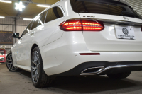 メルセデスベンツ Eクラス E200 ｽﾎﾟｰﾂ BSG搭載 ｴｸｽｸﾙｰｼﾌﾞP AMGﾗｲﾝｲﾝﾃﾘｱP ﾚｰﾀﾞｰｾｰﾌﾃｨP 後期型 ﾊﾟﾉﾗﾏｻﾝﾙｰﾌ 革 ﾌﾞﾙﾒｽﾀｰ HUD ｴｱﾊﾞﾗﾝｽP ﾊﾟﾜｰﾄﾗﾝｸ AMGｴｱﾛ19AW MBUXARﾅﾋﾞTV 360ｶﾒﾗ ﾜｲﾔﾚｽﾁｬｰｼﾞ ﾃﾞｨｽﾄﾛ ﾌﾞﾗｲﾝﾄﾞS ﾚｰﾝｷｰﾌﾟ 2年保証