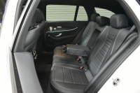 メルセデスベンツ Eクラス E200 ｽﾎﾟｰﾂ BSG搭載 ｴｸｽｸﾙｰｼﾌﾞP AMGﾗｲﾝｲﾝﾃﾘｱP ﾚｰﾀﾞｰｾｰﾌﾃｨP 後期型 ﾊﾟﾉﾗﾏｻﾝﾙｰﾌ 革 ﾌﾞﾙﾒｽﾀｰ HUD ｴｱﾊﾞﾗﾝｽP ﾊﾟﾜｰﾄﾗﾝｸ AMGｴｱﾛ19AW MBUXARﾅﾋﾞTV 360ｶﾒﾗ ﾜｲﾔﾚｽﾁｬｰｼﾞ ﾃﾞｨｽﾄﾛ ﾌﾞﾗｲﾝﾄﾞS ﾚｰﾝｷｰﾌﾟ 2年保証