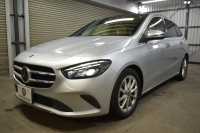 メルセデスベンツ Bクラス B200d ﾚｻﾞｰｴｸｽｸﾙｰｼﾌﾞP ｱﾄﾞﾊﾞﾝｽﾄﾞP ﾚｰﾀﾞｰSP  ﾅﾋﾞｹﾞｰｼｮﾝP ﾊﾟﾉﾗﾏｻﾝﾙｰﾌ MBUXｼｽﾃﾑ ﾋｰﾀｰ付ﾏｷｱｰﾄﾍﾞｰｼﾞｭ革 ACC BSM Lﾁｪﾝｼﾞ 17AW ﾏﾙﾁLED HUD 対話式ﾅﾋﾞTV 360ｶﾒﾗ 2年保証