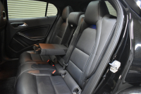 メルセデスベンツ GLA GLA220 4M ﾚｻﾞｰEXC ﾚｰﾀﾞｰSP  後期型 184馬力 4WD  ﾊﾟﾉﾗﾏｻﾝﾙｰﾌ ﾋｰﾀｰ黒革 ﾃﾞｨｽﾄﾛ Bｽﾎﾟｯﾄ 専用18AW&ﾊﾞﾝﾊﾟｰ 駐車支援 ｷｰGO ﾊｰﾏﾝK PTS ﾌｯﾄｹﾞｰﾄ 地ﾃﾞｼﾞBｶﾒﾗ 2年保証