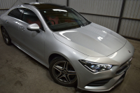 メルセデスベンツ CLAクラス CLA200d AMGﾗｲﾝ AMGﾚｻﾞｰｴｸｽｸﾙｰｼﾌﾞP ｱﾄﾞﾊﾞﾝｽﾄﾞP ﾅﾋﾞｹﾞｰｼｮﾝP ﾚｰﾀﾞｰｾｰﾌﾃｨP ﾊﾟﾉﾗﾏｻﾝﾙｰﾌ 革 AMGｴｱﾛ18AW MBUXﾅﾋﾞTV HUD 360ｶﾒﾗ ｱﾄﾞﾊﾞﾝｽﾄﾞｻｳﾝﾄﾞ ﾃﾞｨｽﾄﾛ ﾌﾞﾗｲﾝﾄﾞS ﾚｰﾝｷｰﾌﾟ ﾌｯﾄﾄﾗﾝｸ ｷｰﾚｽｺﾞｰ 2年保証