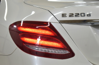 メルセデスベンツ Eクラス E220d AVG ｽﾎﾟｰﾂ ﾚｻﾞｰｴｸｽｸﾙｰｼﾌﾞ ﾚｰﾀﾞｰｾｰﾌﾃｨP 中期型 ﾃﾞｨｰｾﾞﾙ燃費21.0 ﾊﾟﾉﾗﾏｻﾝﾙｰﾌ 全席ﾋｰﾀｰ黒革 ﾌﾞﾙﾒｽﾀｰ HUD ﾃﾞｨｽﾄﾛ BSM Lﾁｪﾝｼﾞ AMGｴｱﾛ19AW ｷｰﾚｽGO ﾊﾟｰｸﾄﾛ 電動ﾄﾗﾝｸ 地ﾃﾞｼﾞﾅﾋﾞ 360ｶﾒﾗ 2年保証