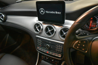 メルセデスベンツ GLA GLA220 4M ﾚｻﾞｰｴｸｽｸﾙｰｼﾌﾞﾌﾟﾚﾐｱﾑP  ﾚｰﾀﾞｰｾｰﾌﾃｨP 後期型 184馬力 4WD ﾊﾟﾉﾗﾏｻﾝﾙｰﾌ ﾋｰﾀｰ黒革 ﾃﾞｨｽﾄﾛ ﾌﾞﾗｲﾝﾄﾞｽﾎﾟｯﾄ 専用18AW&ﾊﾞﾝﾊﾟｰ 駐車支援 ｷｰGO ﾊｰﾏﾝｶｰﾄﾞﾝ PTS ﾌｯﾄｹﾞｰﾄ 地ﾃﾞｼﾞBｶﾒﾗ 2年保証