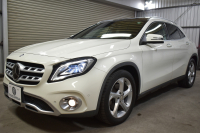メルセデスベンツ GLA GLA220 4M ﾚｻﾞｰｴｸｽｸﾙｰｼﾌﾞﾌﾟﾚﾐｱﾑP  ﾚｰﾀﾞｰｾｰﾌﾃｨP 後期型 184馬力 4WD ﾊﾟﾉﾗﾏｻﾝﾙｰﾌ ﾋｰﾀｰ黒革 ﾃﾞｨｽﾄﾛ ﾌﾞﾗｲﾝﾄﾞｽﾎﾟｯﾄ 専用18AW&ﾊﾞﾝﾊﾟｰ 駐車支援 ｷｰGO ﾊｰﾏﾝｶｰﾄﾞﾝ PTS ﾌｯﾄｹﾞｰﾄ 地ﾃﾞｼﾞBｶﾒﾗ 2年保証