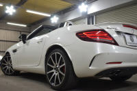 AMG SLC SLC43 ﾚｰﾀﾞｰｾｰﾌﾃｨP 367馬力 9速AT ﾏｼﾞｯｸｽｶｲﾙｰﾌ ﾋｰﾀｰ黒革 ｷｰﾚｽGO PTS AMGｴｱﾛ18AW ﾃﾞｨｽﾄﾛ Bｽﾎﾟｯﾄ LEDﾍｯﾄﾞﾗｲﾄ harman/kardon 地ﾃﾞｼﾞHDDﾅﾋﾞ Bｶﾒﾗ 2年保証