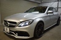AMG Cクラス C63Sﾜｺﾞﾝ ﾚｰﾀﾞｰｾｰﾌﾃｨP V8ﾂｲﾝﾀｰﾎﾞ/510馬力 右ﾊﾝﾄﾞﾙ ﾊﾟﾉﾗﾏｻﾝﾙｰﾌ 専用19AW AMGﾊﾟﾌｫｰﾏﾝｽ/黒革/ｽﾃｱﾘﾝｸﾞ/ｴｸﾞｿﾞｰｽﾄ ﾌﾞﾙﾒｽﾀｰ HUD ｴｱﾊﾞﾗﾝｽP ﾃﾞｨｽﾄﾛﾆｯｸ ﾌﾞﾗｲﾝﾄﾞS ﾚｰﾝｷｰﾌﾟ ﾅﾋﾞTV Bｶﾒﾗ ﾌｯﾄｹﾞｰﾄ ｷｰGO 2年保証