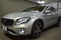 メルセデスベンツ GLA GLA220 4M ﾚｻﾞｰEXC ﾚｰﾀﾞｰSP  後期型 184馬力 4WD  ﾊﾟﾉﾗﾏｻﾝﾙｰﾌ ﾋｰﾀｰ黒革 ﾃﾞｨｽﾄﾛ Bｽﾎﾟｯﾄ 専用18AW&ﾊﾞﾝﾊﾟｰ 駐車支援 ｷｰGO ﾊｰﾏﾝK PTS ﾌｯﾄｹﾞｰﾄ 地ﾃﾞｼﾞBｶﾒﾗ 2年保証