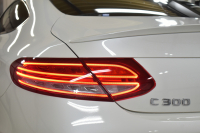 メルセデスベンツ Cクラス C300ｸｰﾍﾟ ｽﾎﾟｰﾂ ﾚｰﾀﾞｰｾｰﾌﾃｨP（受注生産) ﾋｰﾀｰ赤本革 ﾊﾟﾉﾗﾏｻﾝﾙｰﾌ ﾃﾞｨｽﾄﾛ ﾌﾞﾗｲﾝﾄﾞS Lｷｰﾌﾟ AMGｴｱﾛ19AW ｷｰﾚｽGo PTS LEDﾍｯﾄﾞﾗｲﾄ 地ﾃﾞｼﾞBｶﾒﾗ ﾏﾙﾁｱﾝﾋﾞｴﾝﾄ 2年保証
